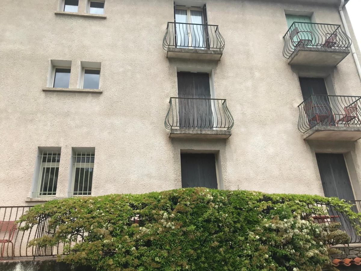 Hébergements à La Rive, Accueil Ouvert Tous Les Jours Jusqu'à 20h00 Dernier Délai, Depuis 29 Ans ! Réserver Ici Svp ! Merci ! Aucun Règlement à Distance Accepté, Paiement Par Cb, Espèces, Chèque Ou Chèques-vacances Impérativement à La Remise Des Clef Hotel Amélie-les-Bains-Palalda