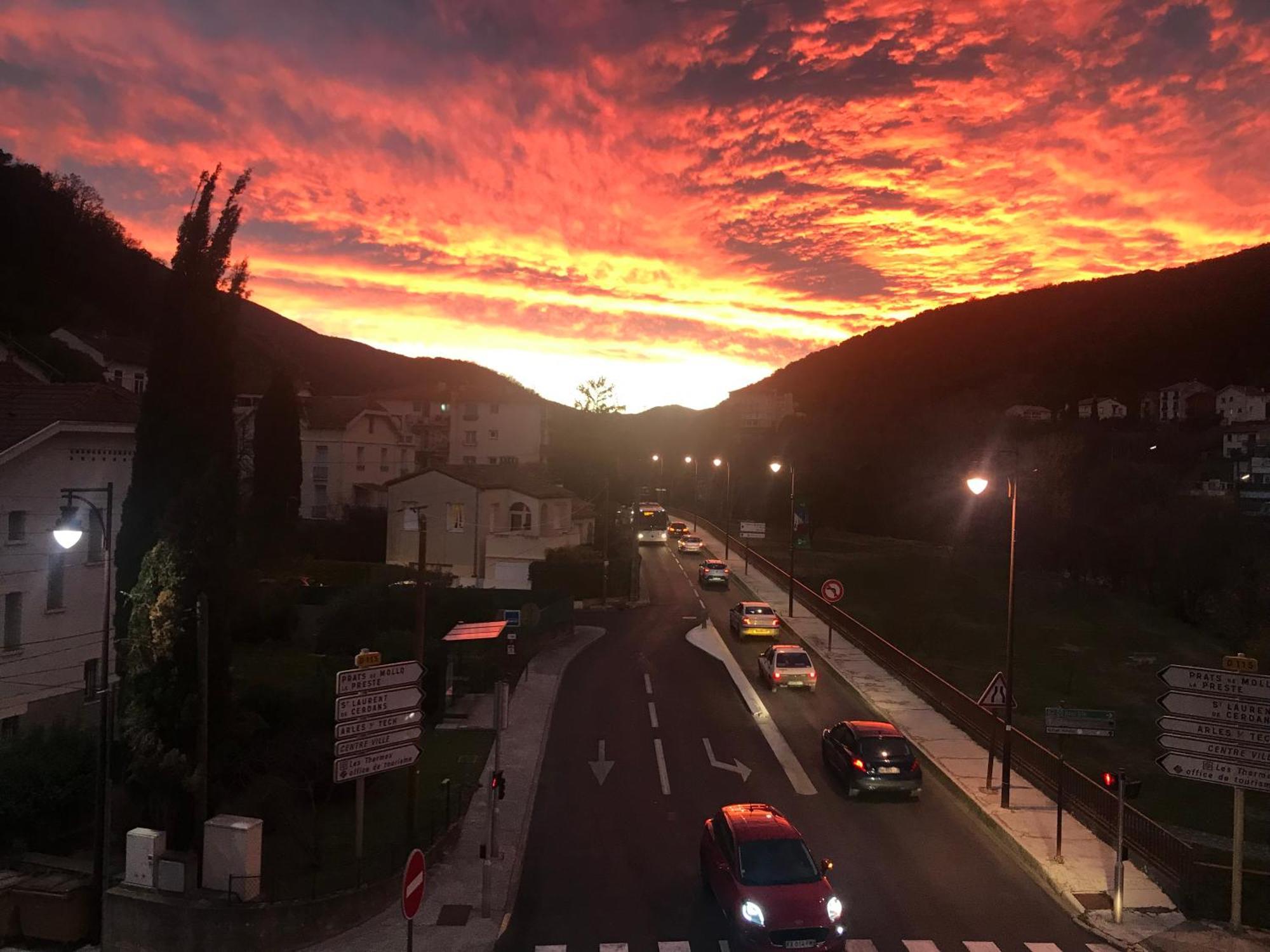 Hotel Hébergements à La Rive, Accueil Ouvert Tous Les Jours Jusqu'à 20h00 Dernier Délai, Depuis 29 Ans ! Réserver Ici Svp ! Merci ! Aucun Règlement à Distance Accepté, Paiement Par Cb, Espèces, Chèque Ou Chèques-vacances Impérativement à La Remise Des Clef Amélie-les-Bains-Palalda